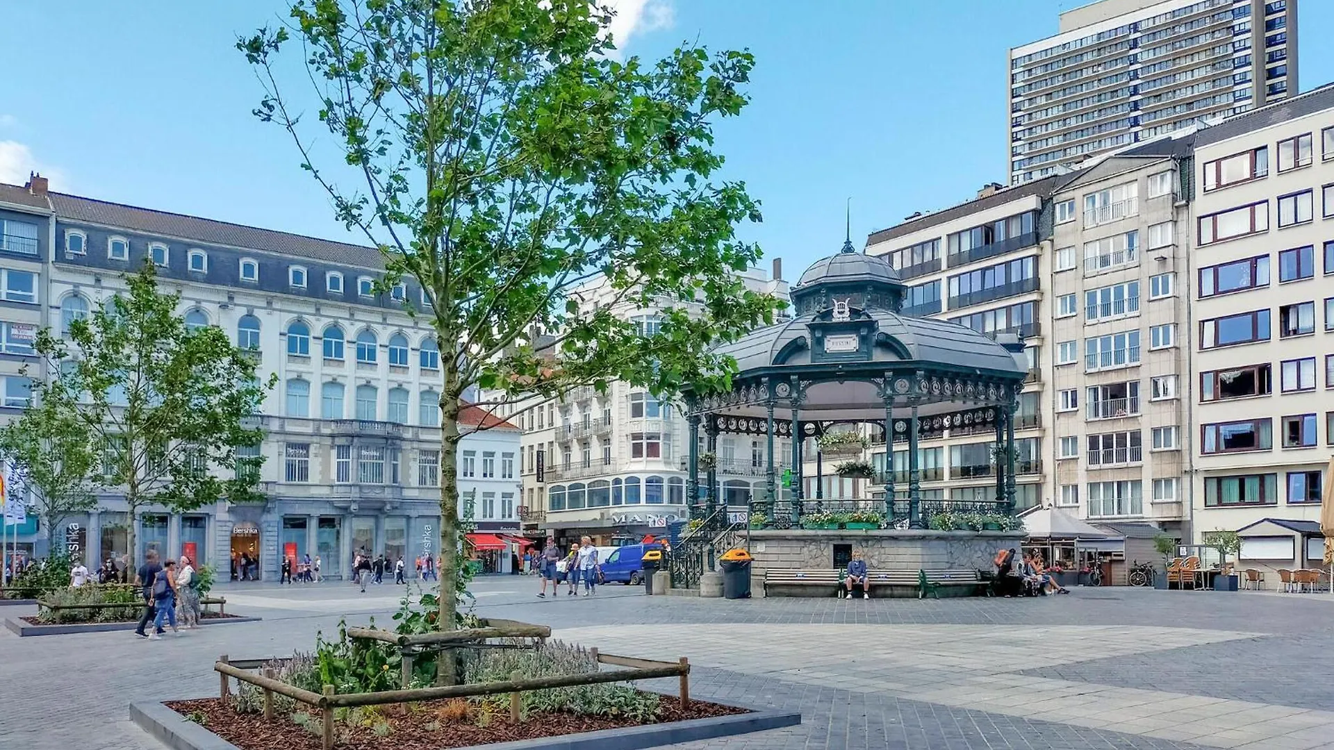 Awesome Apartment In Oostende With House Sea View