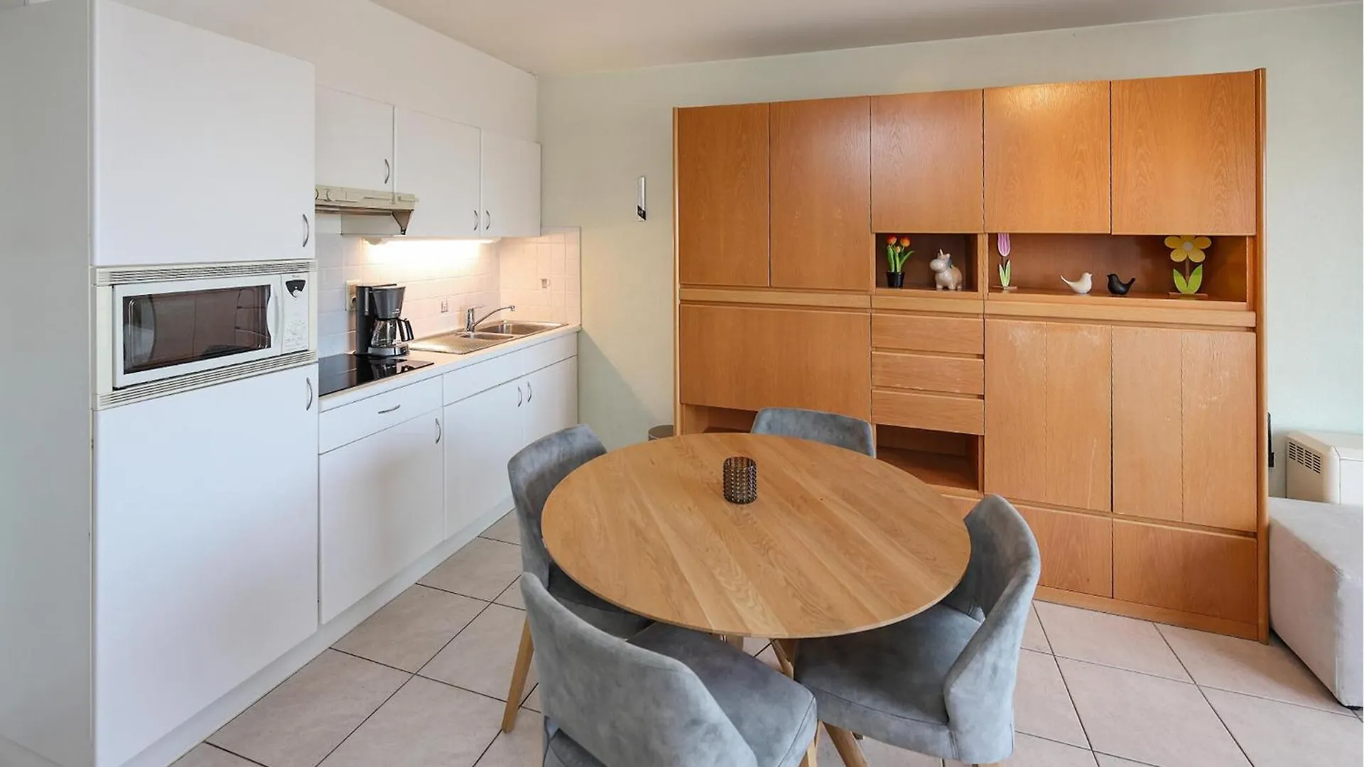 Awesome Apartment In Oostende With House Sea View