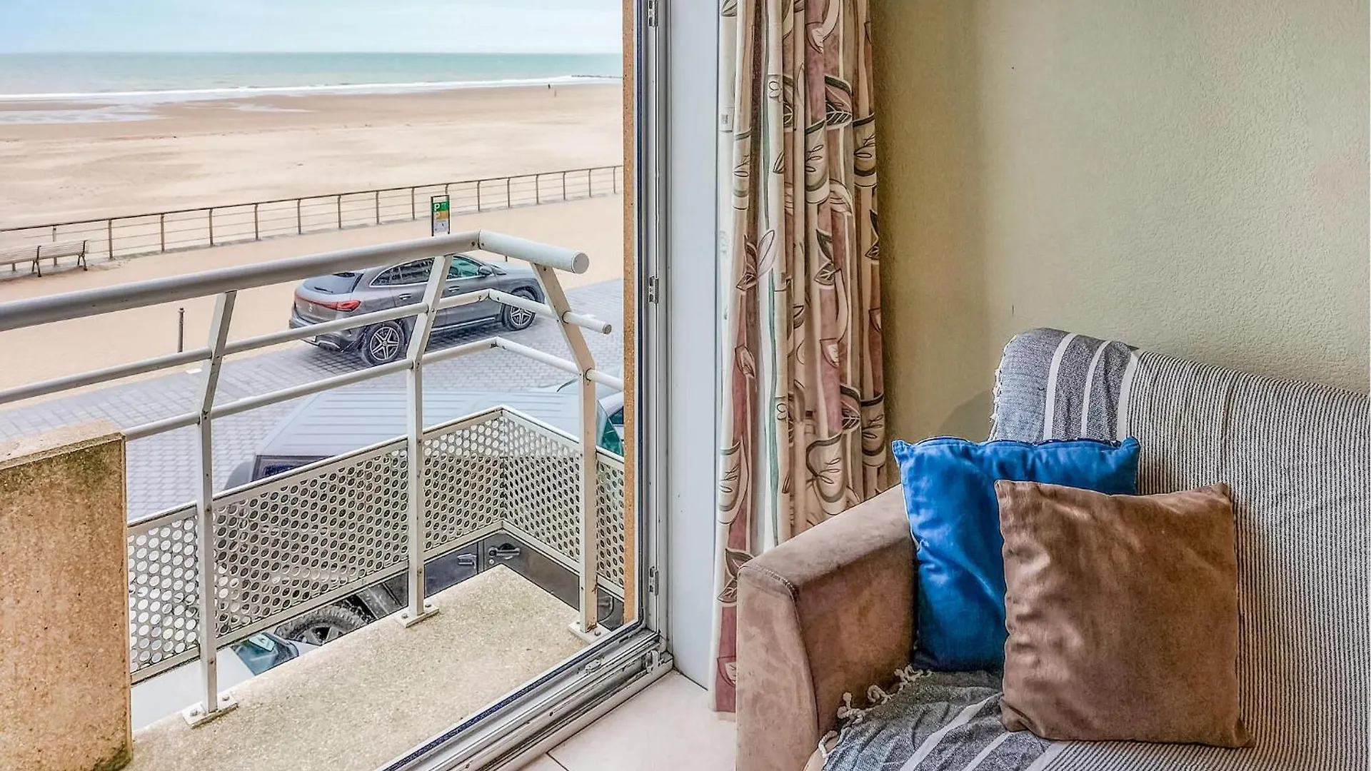 Awesome Apartment In Oostende With House Sea View